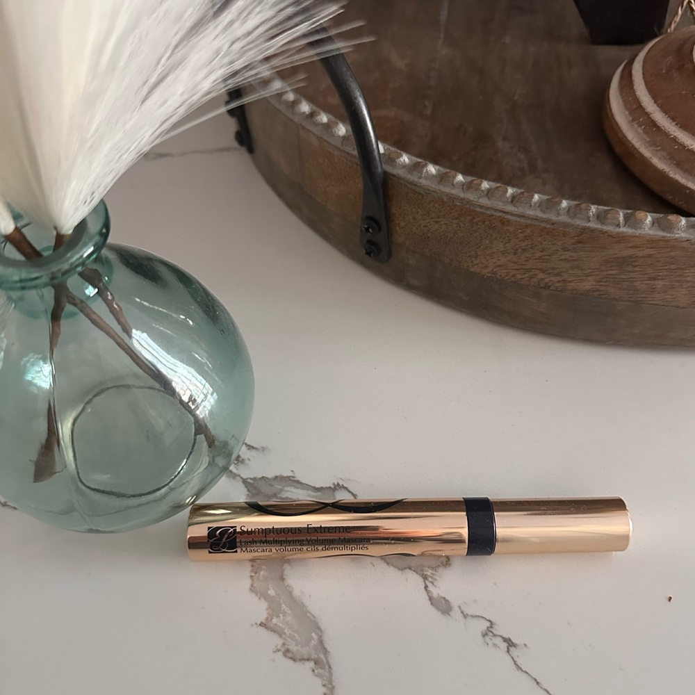 Sumptuous Extreme
Lash Multiplying Volume Mascara